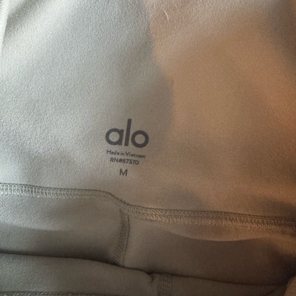 ALO Yoga Women's Sage Bike Shorts - Picture 3 of 4